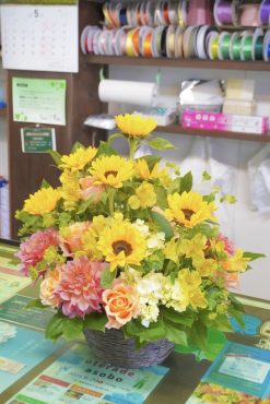お誕生日祝いのひまわりアレンジメント|「斎藤生花店」　（静岡県静岡市葵区の花屋）のブログ