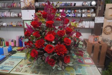 お誕生日のアレンジメント｜「斎藤生花店」　（静岡県静岡市葵区の花キューピット加盟店 花屋）のブログ